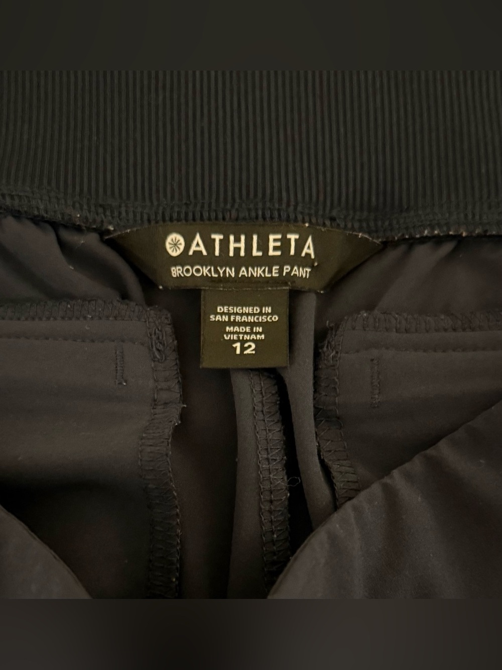 Athleta Brooklyn Ankle Pants Women's 12 Black Stretch Pockets EUC Side Panel - Picture 3 of 11